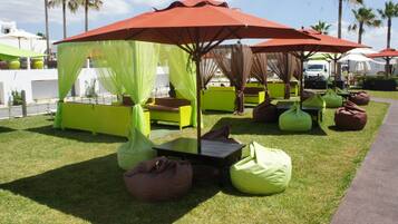 تناول الطعام بالخارج