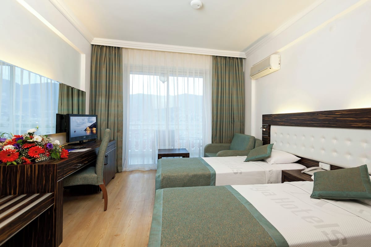 In-room safe, desk, laptop workspace, soundproofing