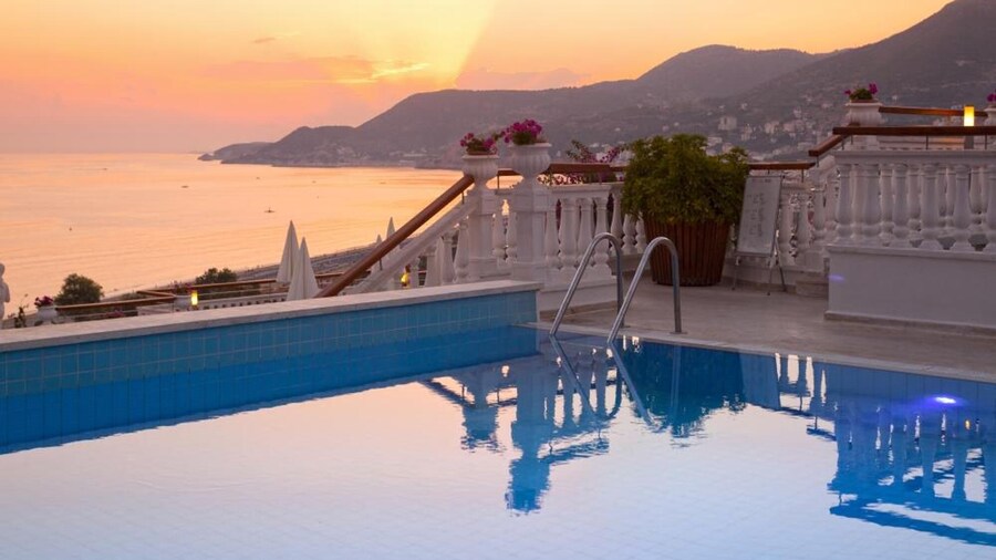 Sunny Hill Alya Hotel