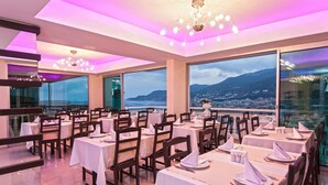 2 restauranter: frokost, lunsj og middag serveres