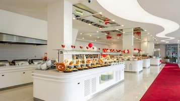 3 restaurants servant le petit déjeuner, spécialités Cuisine turque