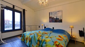 Turfhuys aan het Spaarne | Iron/ironing board, cots/infant beds, free WiFi, bed sheets