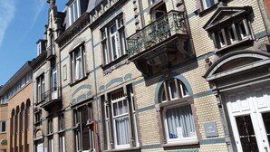 A multi-story building with classic architectural features, including arched windows and decorative moldings. - B&B Villa D'Hondt (Blankenberge)