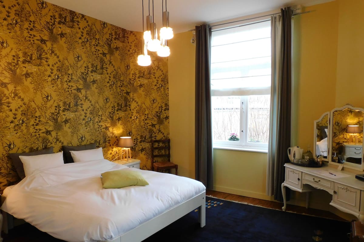 Suite junior, 1 habitación, vistas al jardín | Servicio de la habitación