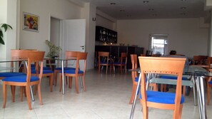 Dining - Porto Marathos (Trifylia)