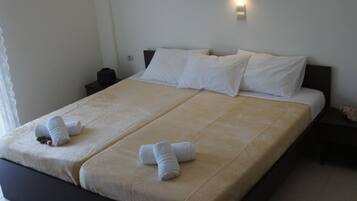 Standard Room, Sea View | Iron/ironing board, rollaway beds, free WiFi