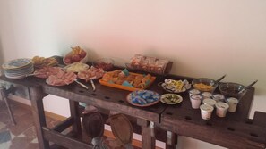 Free daily continental breakfast - Luci a San Siro (Milan)