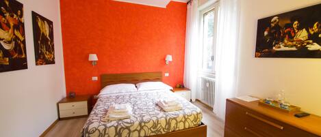 Skrivebord, barnesenger og ekstrasenger (mot et tillegg)