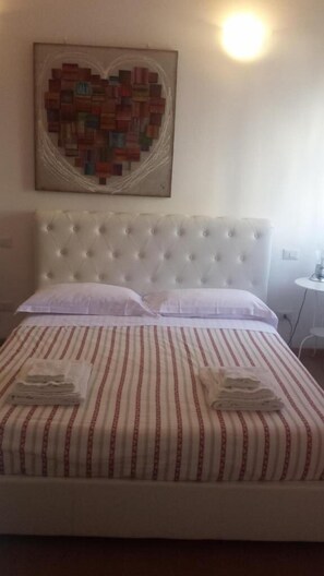 Desk, cribs/infant beds, free WiFi, bed sheets - Luci a San Siro (Milan)