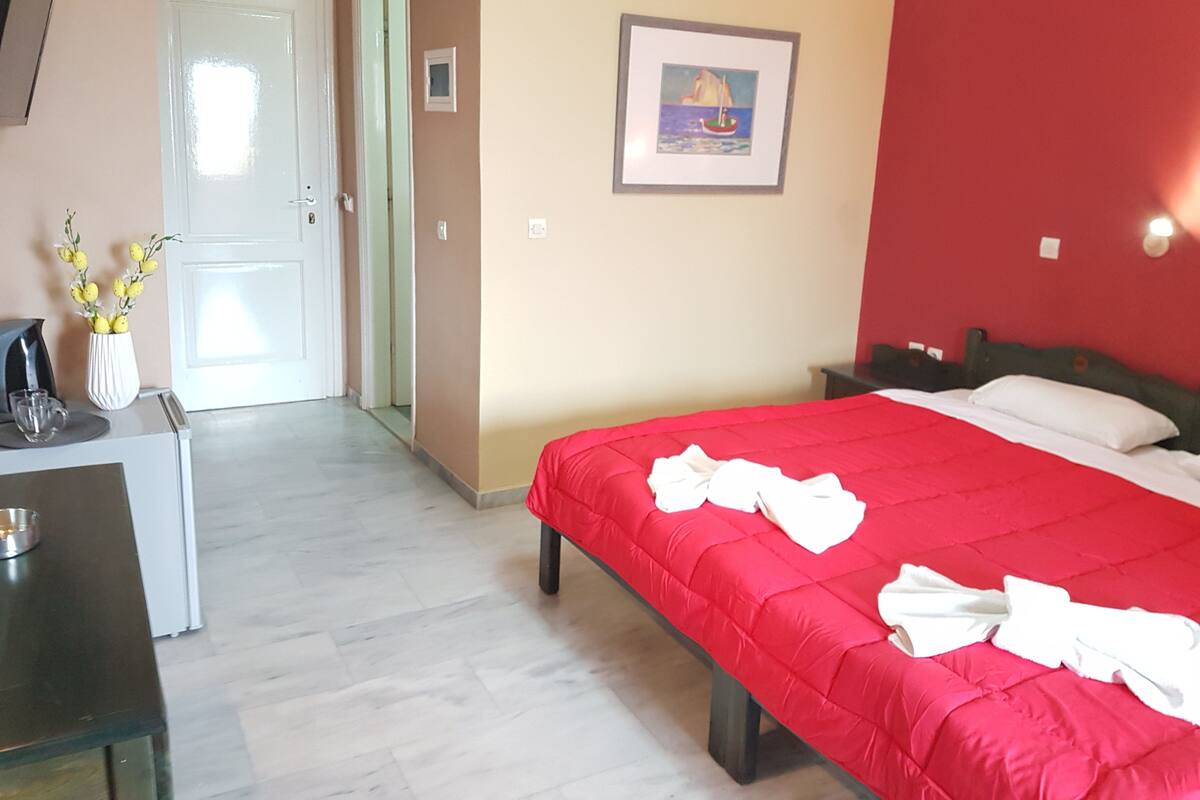 Minibar, soundproofing, iron/ironing board (on request), cribs (free)