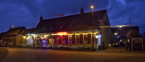 Façade de l’hébergement - soirée/nuit