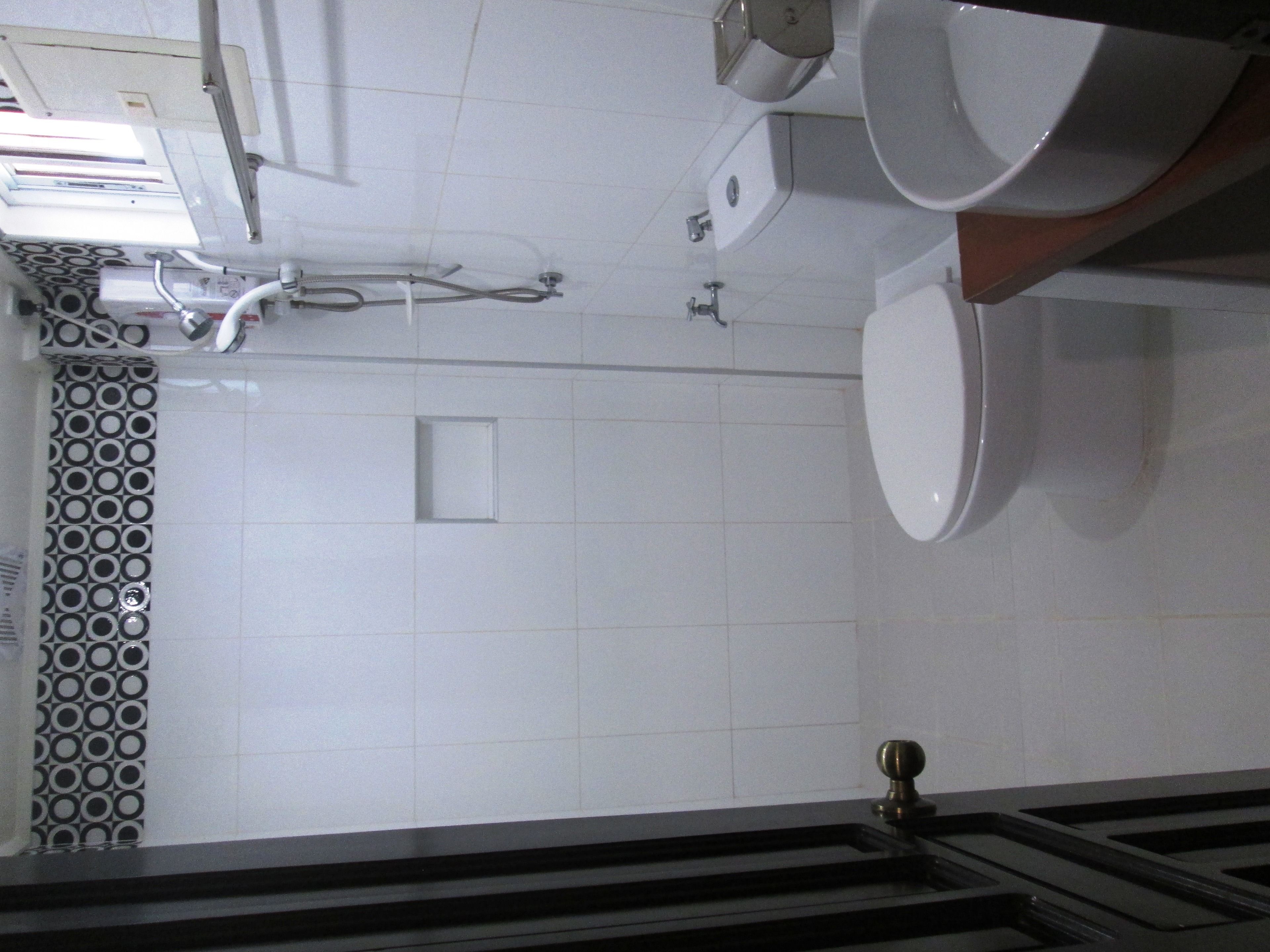 shower, free toiletries, towels