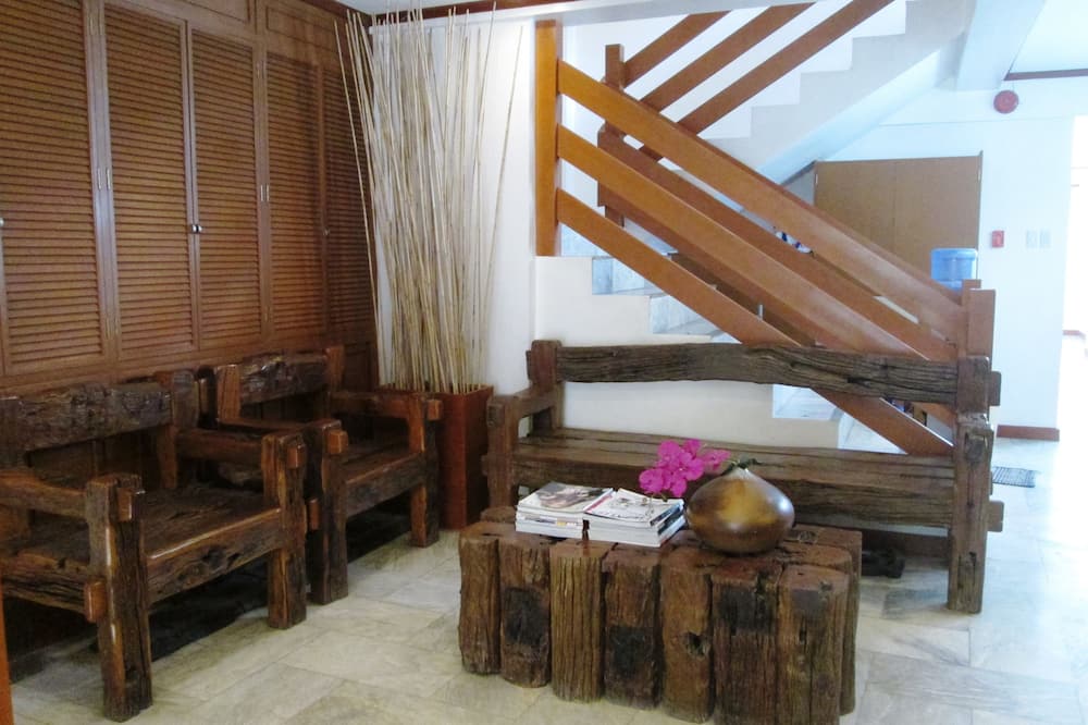 Abozza Resort