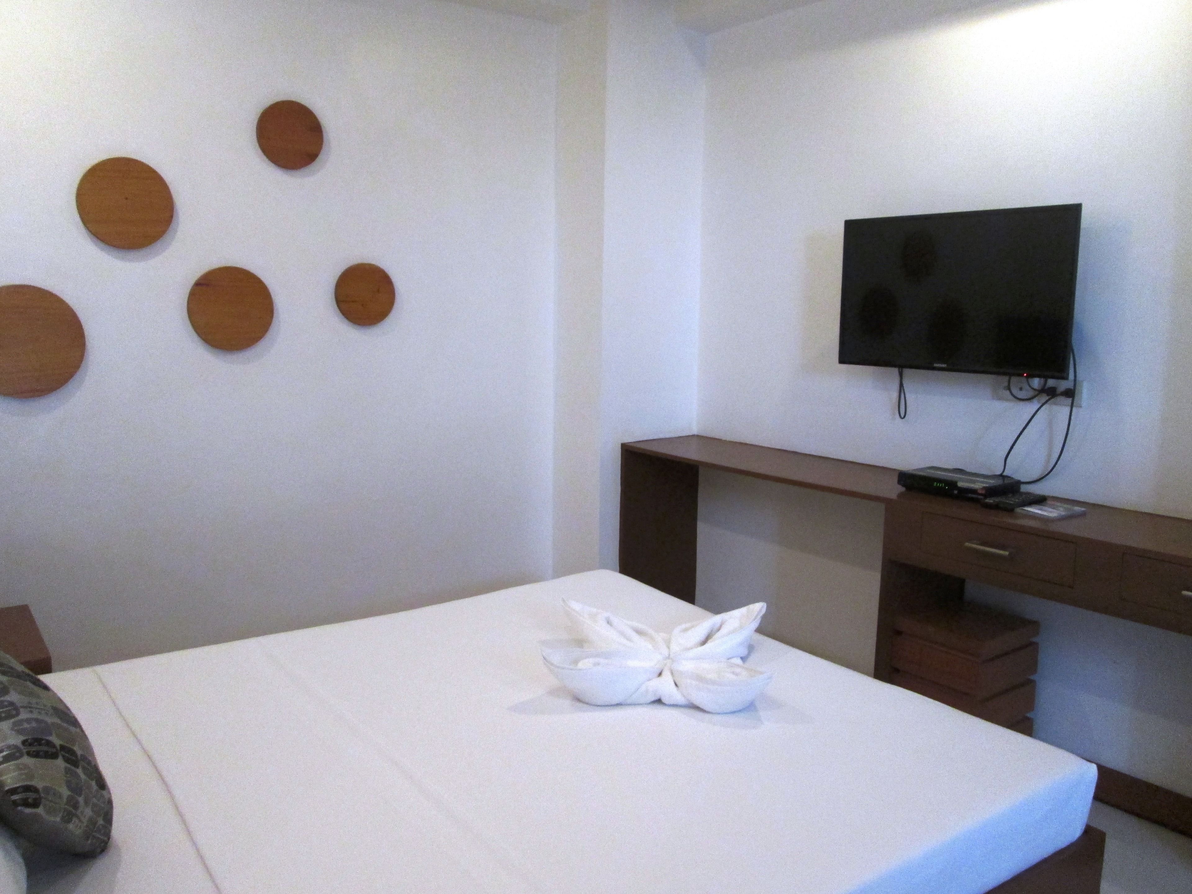 deluxe double room | desk, free wifi, bed sheets
