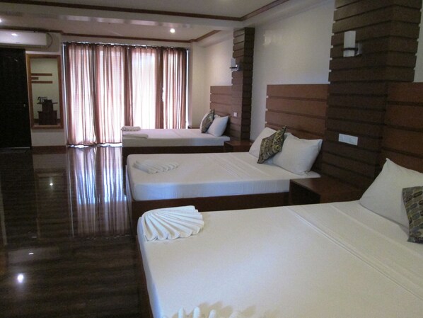 Family Room | Desk, free WiFi, bed sheets - Abozza Resort (Boracay Island)