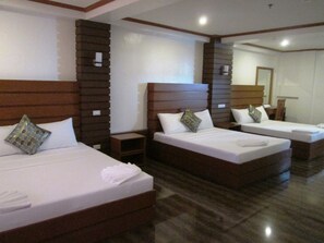 Family Room | Desk, free WiFi, bed sheets - Abozza Resort (Boracay Island)