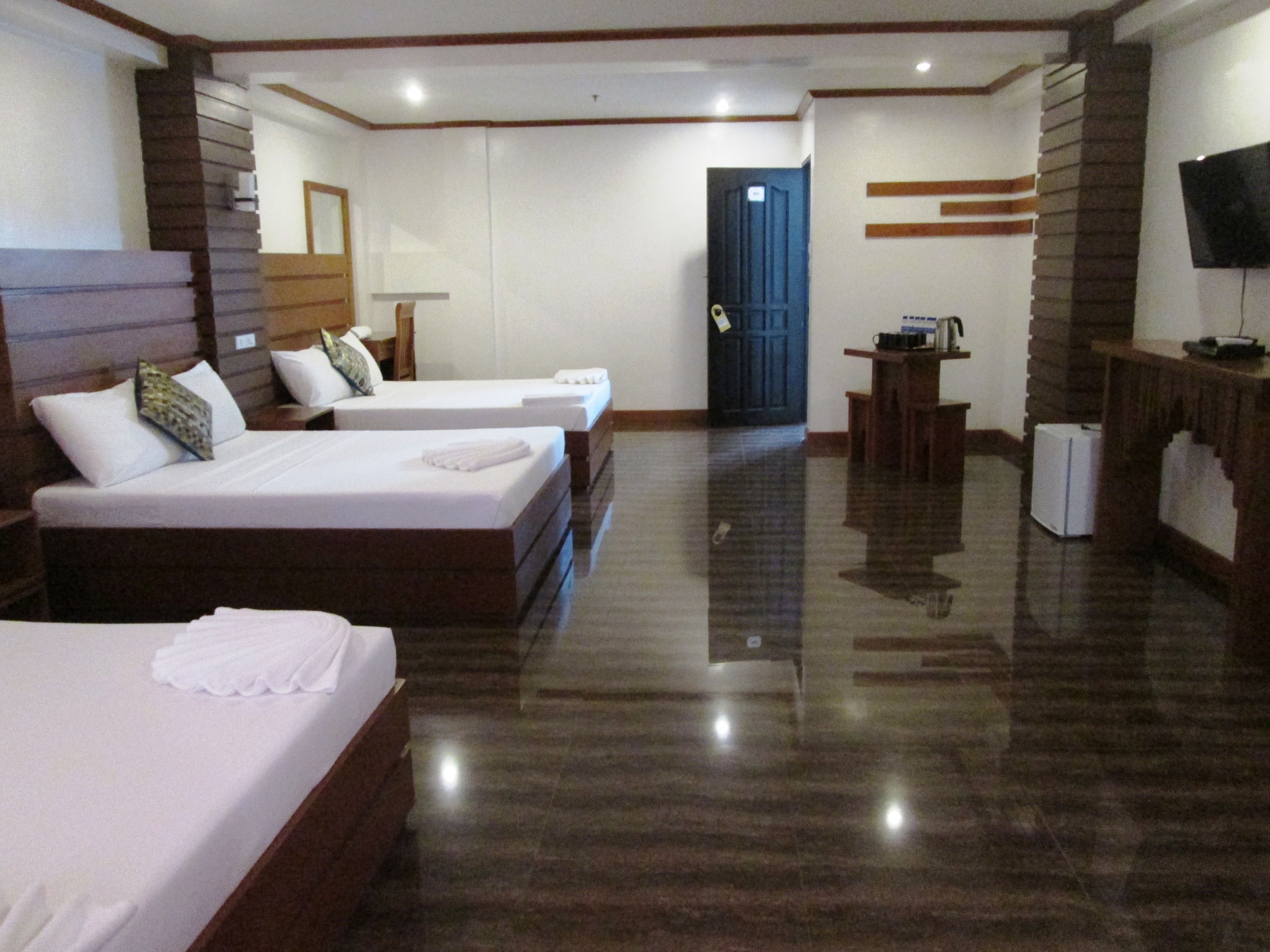 deluxe double room | desk, free wifi, bed sheets