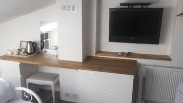 Suite familiar, baño privado, vistas al jardín (Room 5)