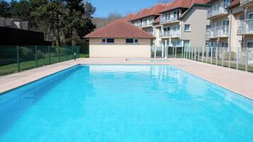 Seasonal outdoor pool
