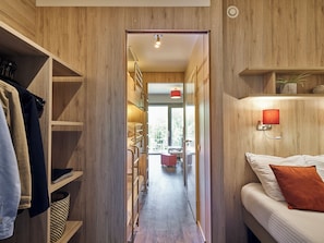 Family suite | 2 adults - 3 kids | Coin séjour | Télévision à écran plat de 17 pouces avec chaînes par satellite