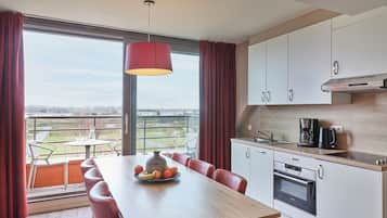Family suite | 4 adults - 3 kids | 私人廚房 | 電冰箱、烤箱、爐台、洗碗機