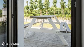 Spacious Family suite | 2 adults - 3 kids | ํ
๋ผ์ค/ํํฐ์ค