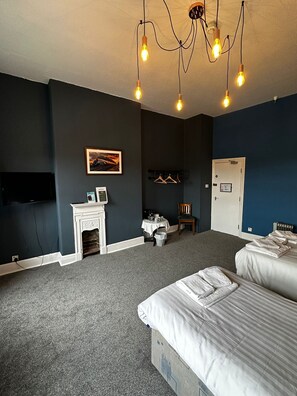 Basic Suite, Shared Bathroom - The Station Hotel (Nottingham)