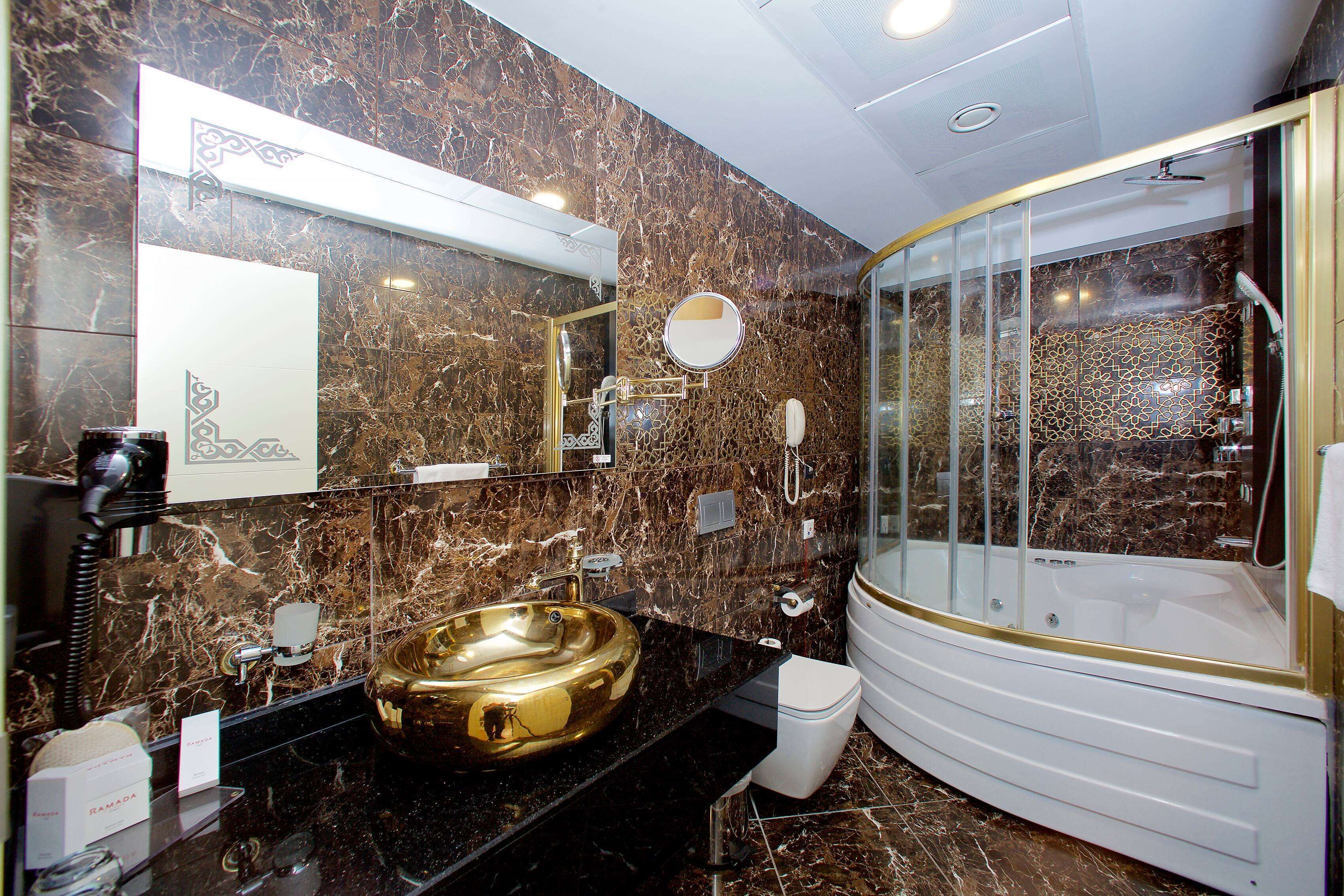 shower, free toiletries, hair dryer, slippers