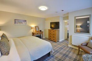 Suite, salle de bains attenante | 1 chambre