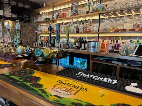 Bar (on property). The Old Inn