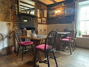 Restaurant - The Old Inn (Axminster)