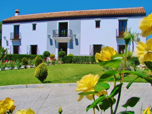 Front of property - Hotel Boutique La PerlaBlanca by Bossh! Hotels (Ronda)