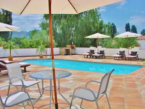 Outdoor pool - Hotel Boutique La PerlaBlanca by Bossh! Hotels (Ronda)