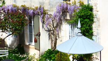 Enceinte de lâhĂ©bergement