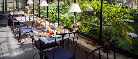 Daily buffet breakfast (EUR 16.00 per person)
