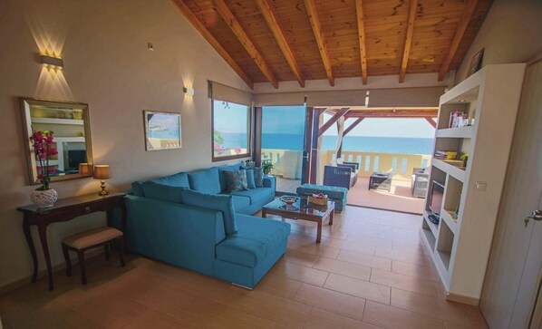 Junior Suite | Living area | Flat-screen TV - Asterias Studios Apartments (Apokoronas)