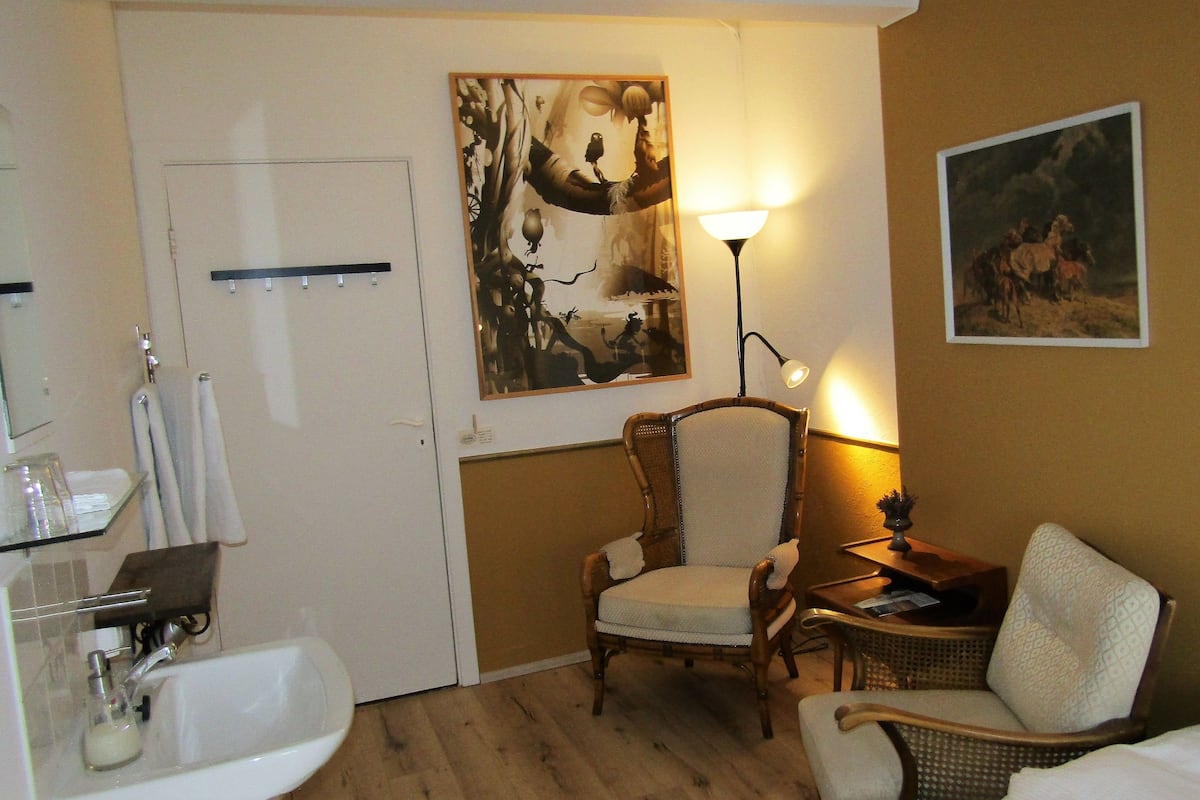Basic Twin Room, Shared Bathroom | WiFi (free)