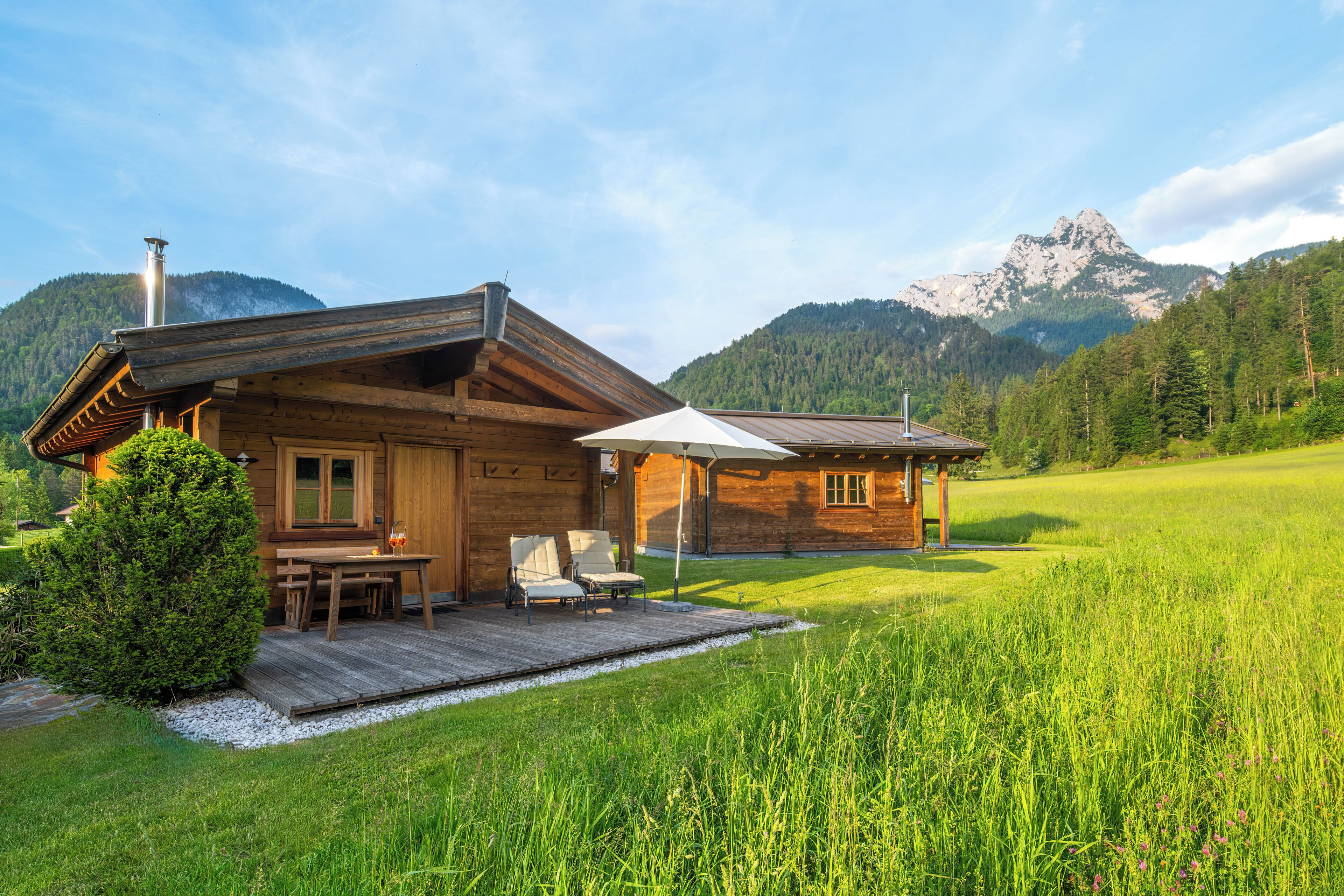 hypo-allergenic bedding, in-room safe, wifi, bed sheets