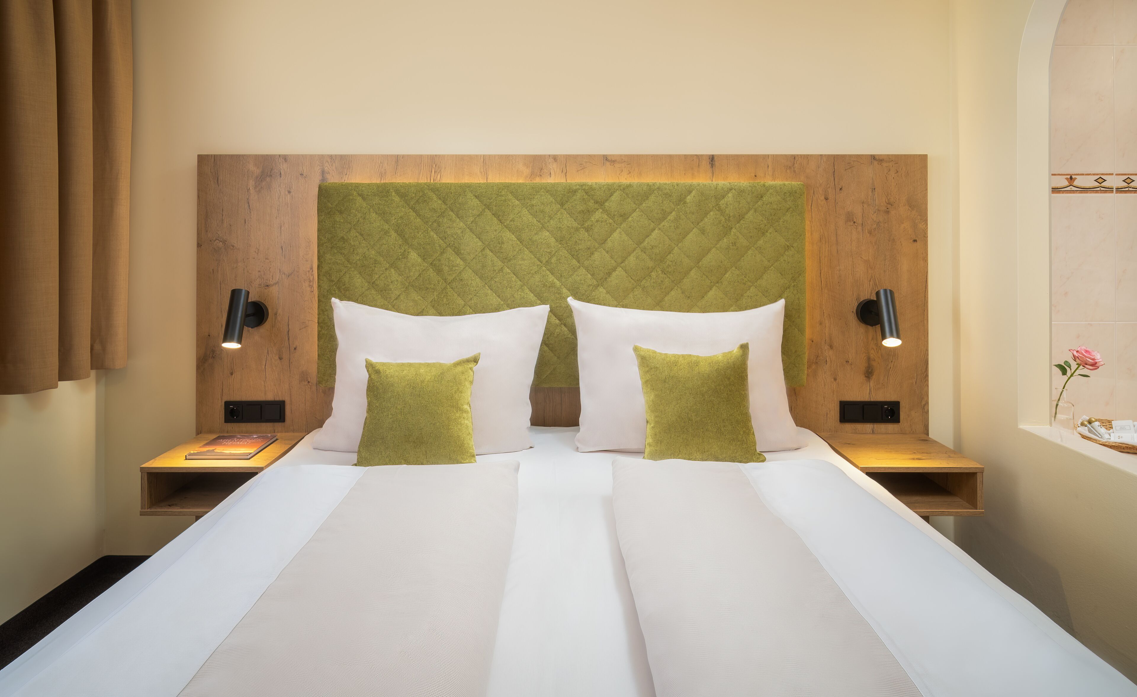 hypo-allergenic bedding, in-room safe, wifi, bed sheets