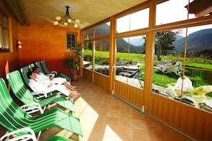 Sauna seca, banheira de hidromassagem, sauna a vapor
