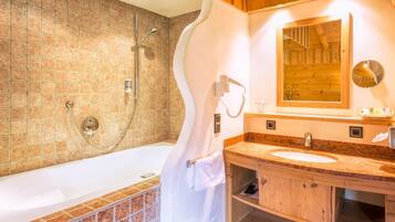 Free toiletries, hair dryer, bathrobes, towels