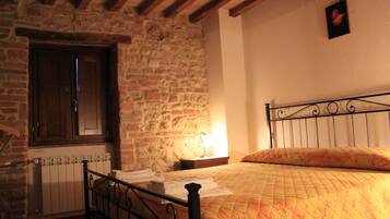 1 Schlafzimmer, hochwertige Bettwaren, Daunenbettdecken