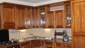 Appartamento, 2 camere da letto | Cucina privata | Frigorifero con congelatore, forno, piano cottura, bollitore elettrico