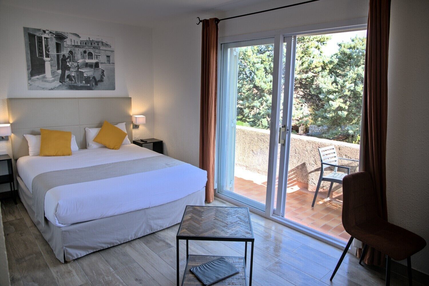 triple room | in-room safe, desk, soundproofing, bed sheets