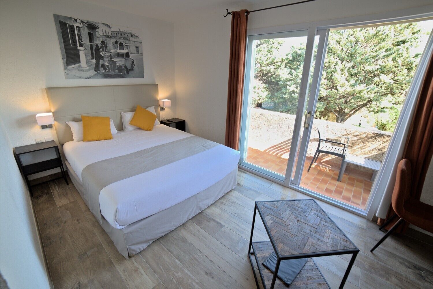 triple room | in-room safe, desk, soundproofing, bed sheets