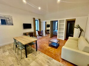 Caja de seguridad en la habitación, escritorio y insonorización 