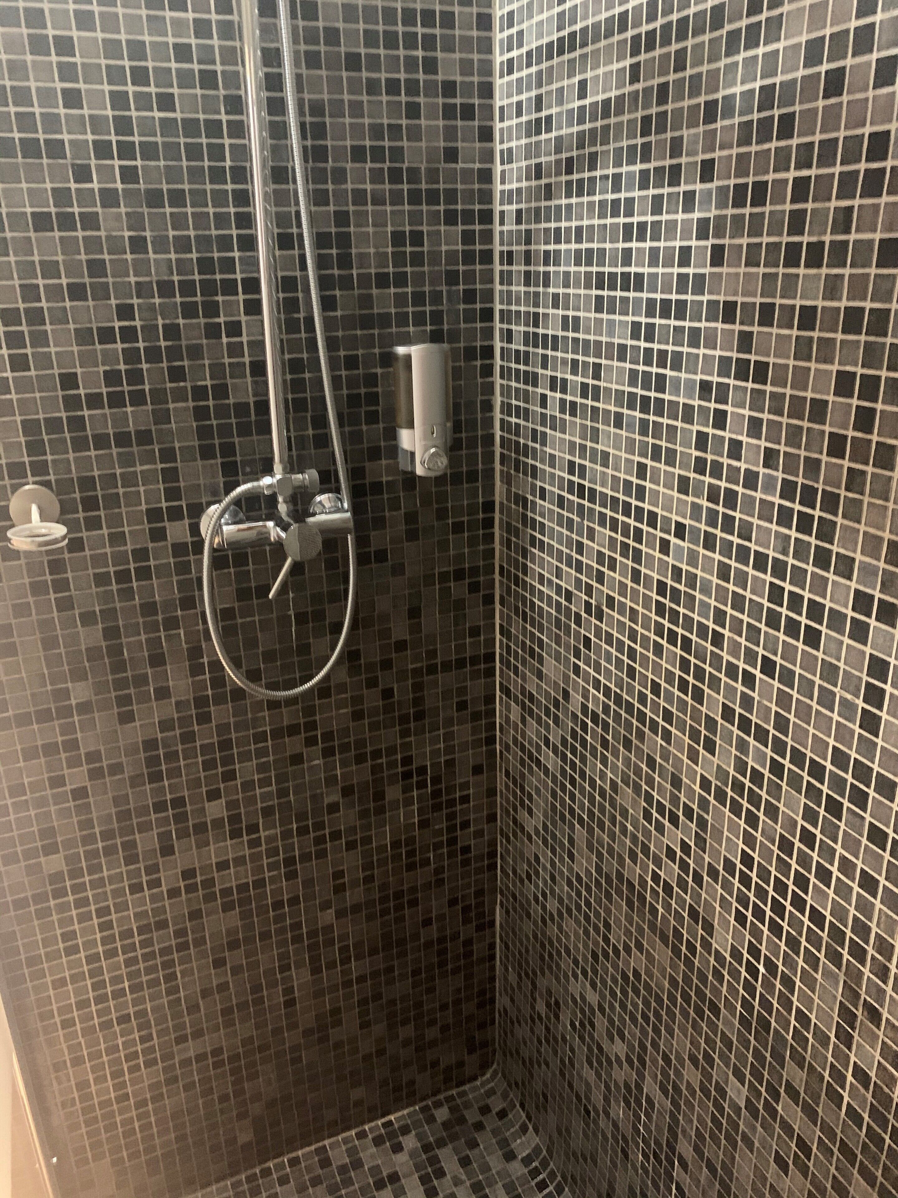 standard twin room | bathroom | rainfall showerhead, free toiletries, hair dryer, towels