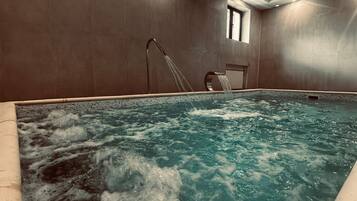 Una piscina techada