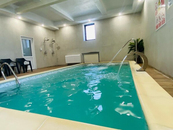 Piscine intérieure