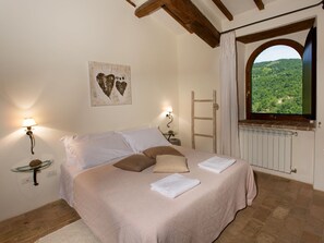 Apartment, 1 Schlafzimmer (4 adults) | Zimmersafe, Babybetten, kostenloses WLAN